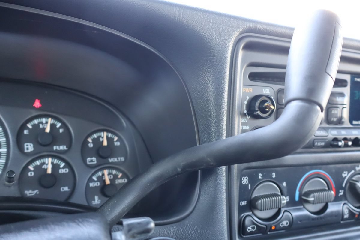 Used 1999 Chevrolet Silverado 2500 LS w/ Firm Ride Suspension Pkg AWD/4WD image 24
