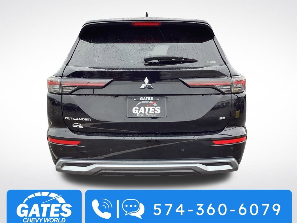 Used 2025 Mitsubishi Outlander SE image 8