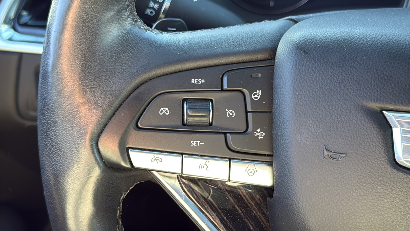 Used 2022 Cadillac XT6 Premium Luxury w/ Technology Package image 16