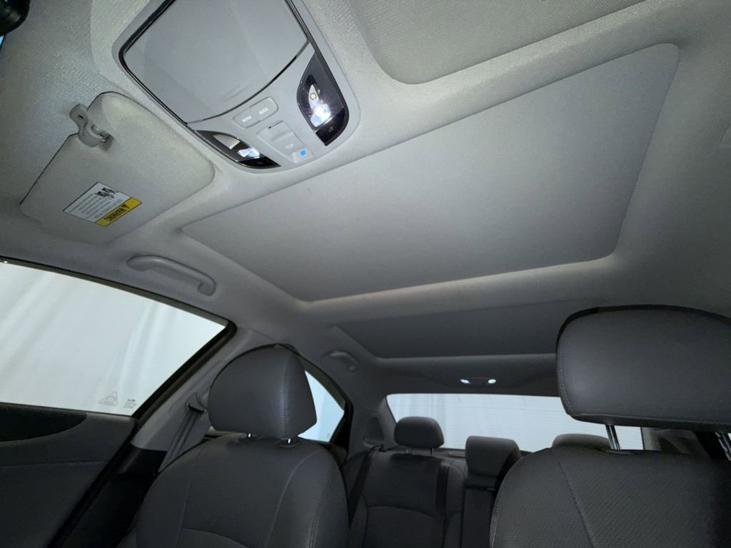 Used 2015 Hyundai Sonata Limited w/ Option Group 02 FWD image 24