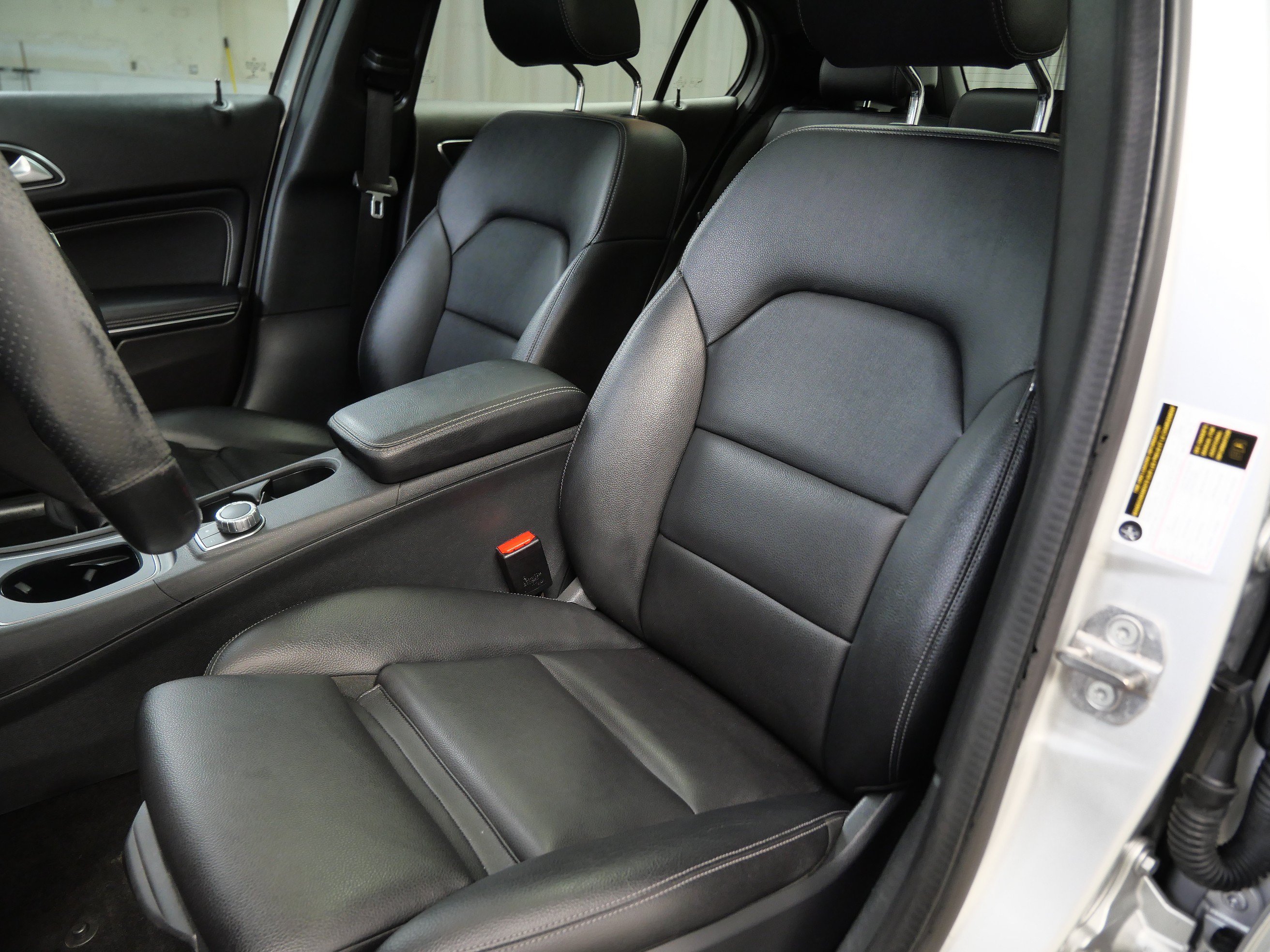 Used 2018 Mercedes-Benz GLA 250 4MATIC image 3