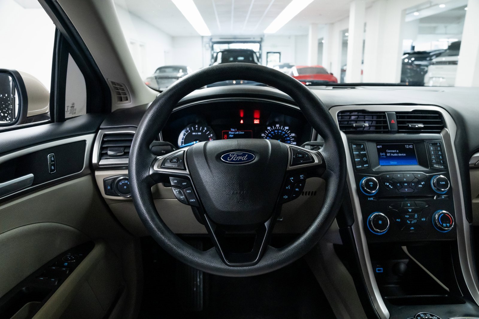 Used 2017 Ford Fusion SE image 12