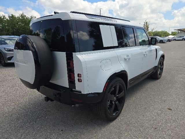 Used 2025 Land Rover Defender 110 X-Dynamic SE AWD/4WD image 5