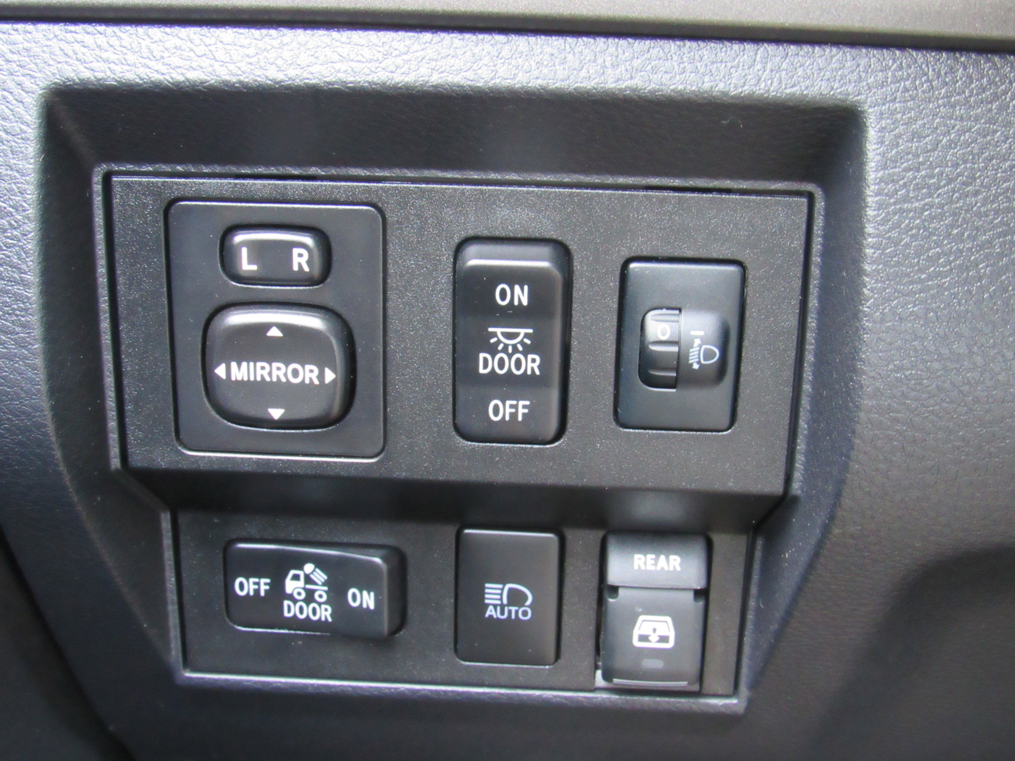 Used 2019 Toyota Tundra SR5 w/ TRD Off Road Package image 17