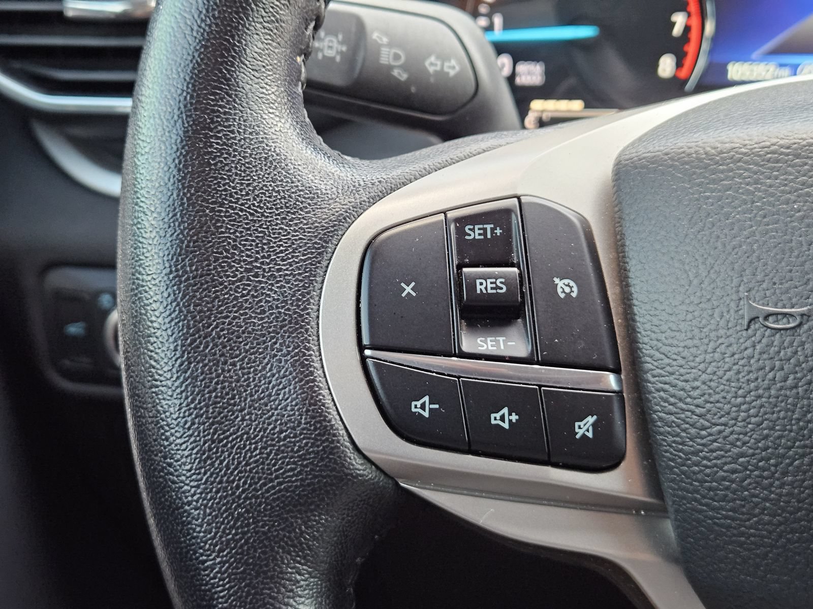 Used 2021 Ford Explorer XLT w/ Equipment Group 202A RWD image 25