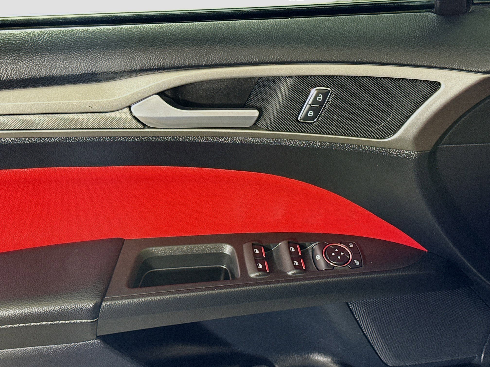 Used 2020 Ford Fusion SE image 24