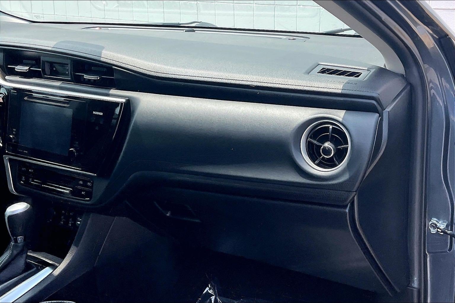 Used 2017 Toyota Corolla XLE FWD image 21