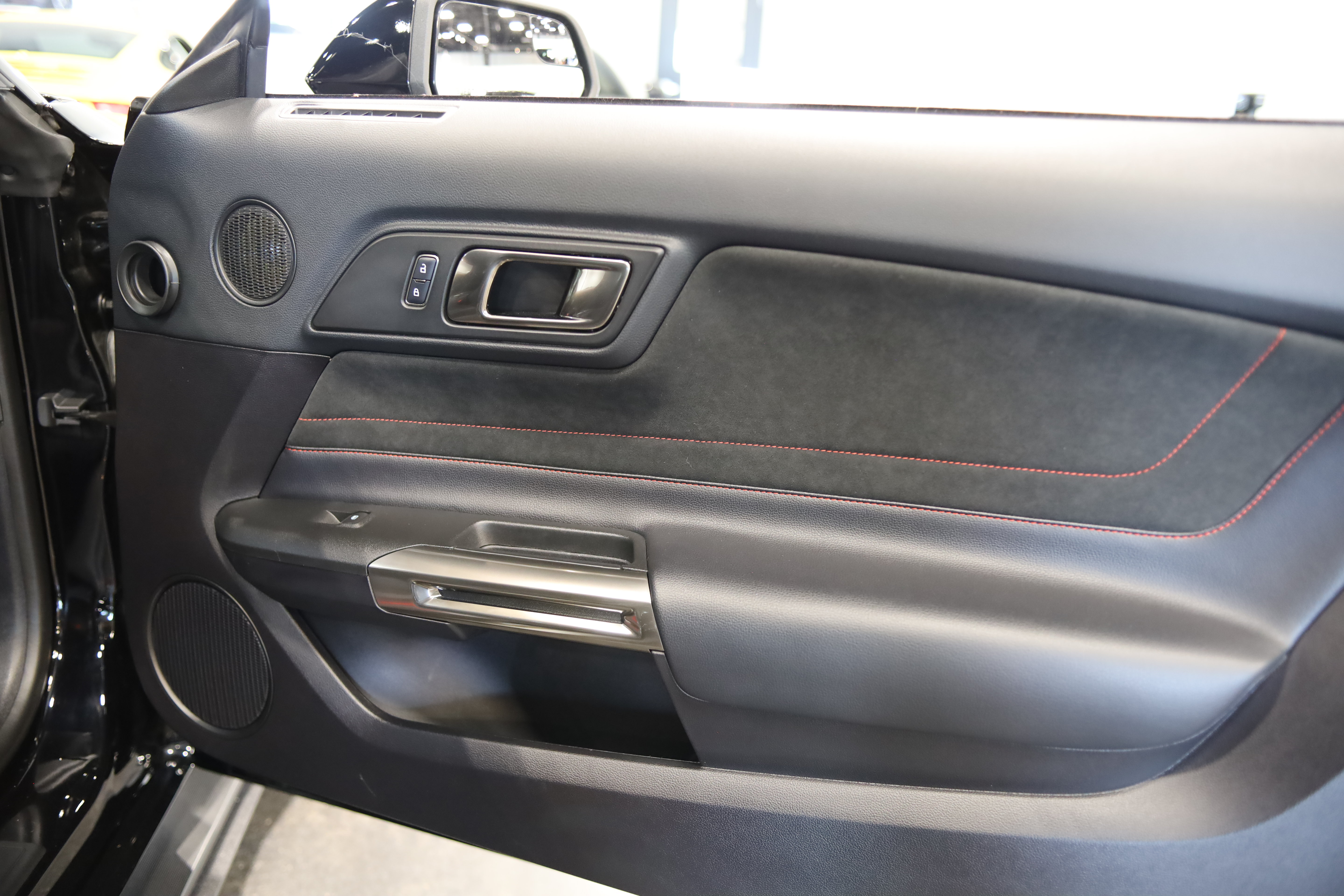 Used 2018 Ford Mustang Shelby GT350R w/ GT350R Equipment Group 920A RWD image 35