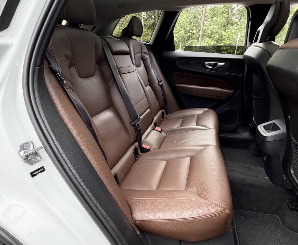 Used 2018 Volvo XC60 T5 Momentum w/ Convenience Package AWD/4WD image 27