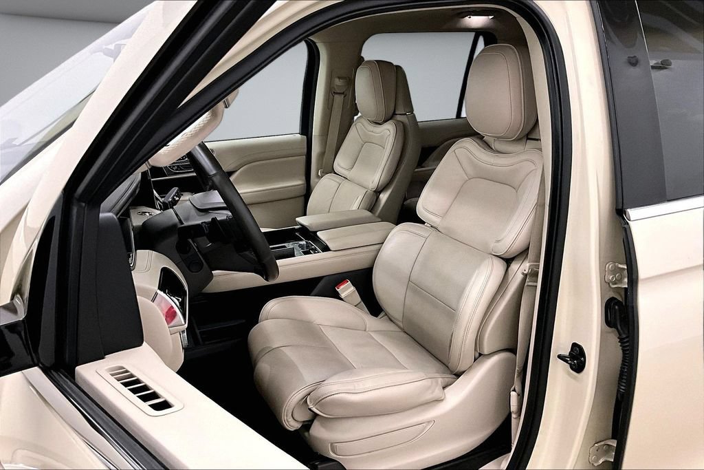 Used 2018 Lincoln Navigator Select w/ Technology Package AWD/4WD image 21