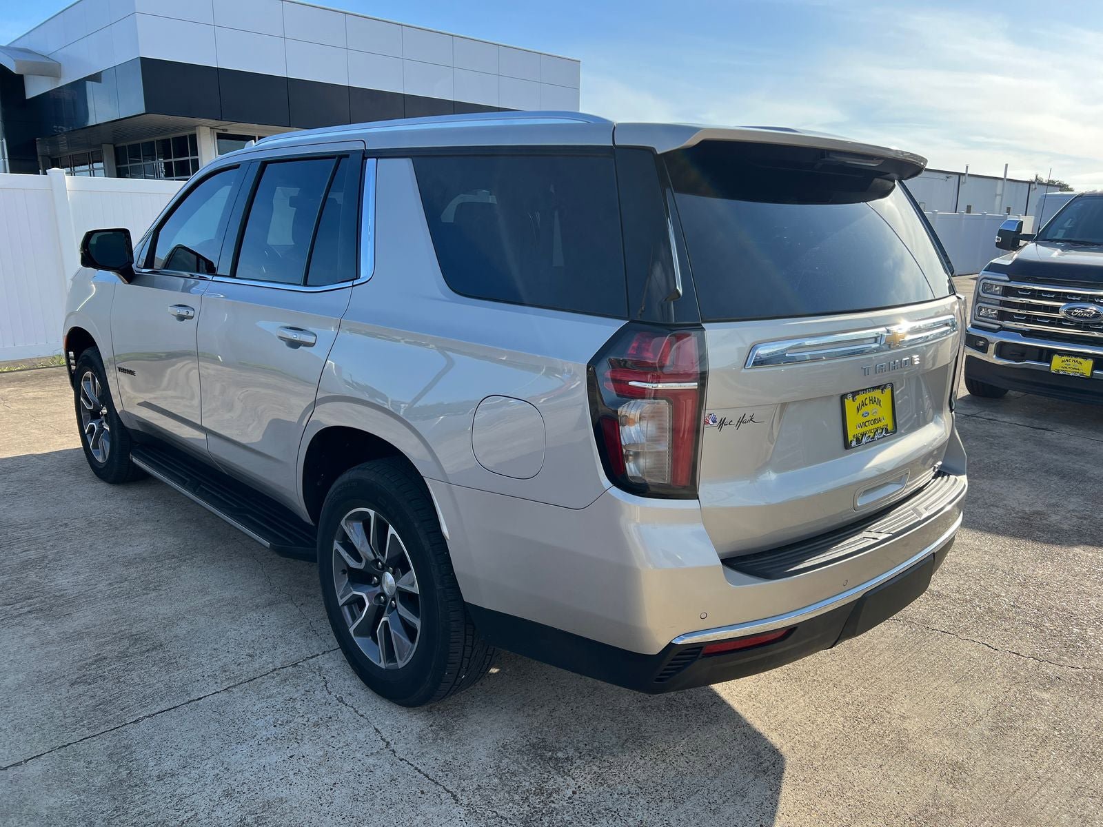 Used 2022 Chevrolet Tahoe LT w/ Luxury Package RWD image 5