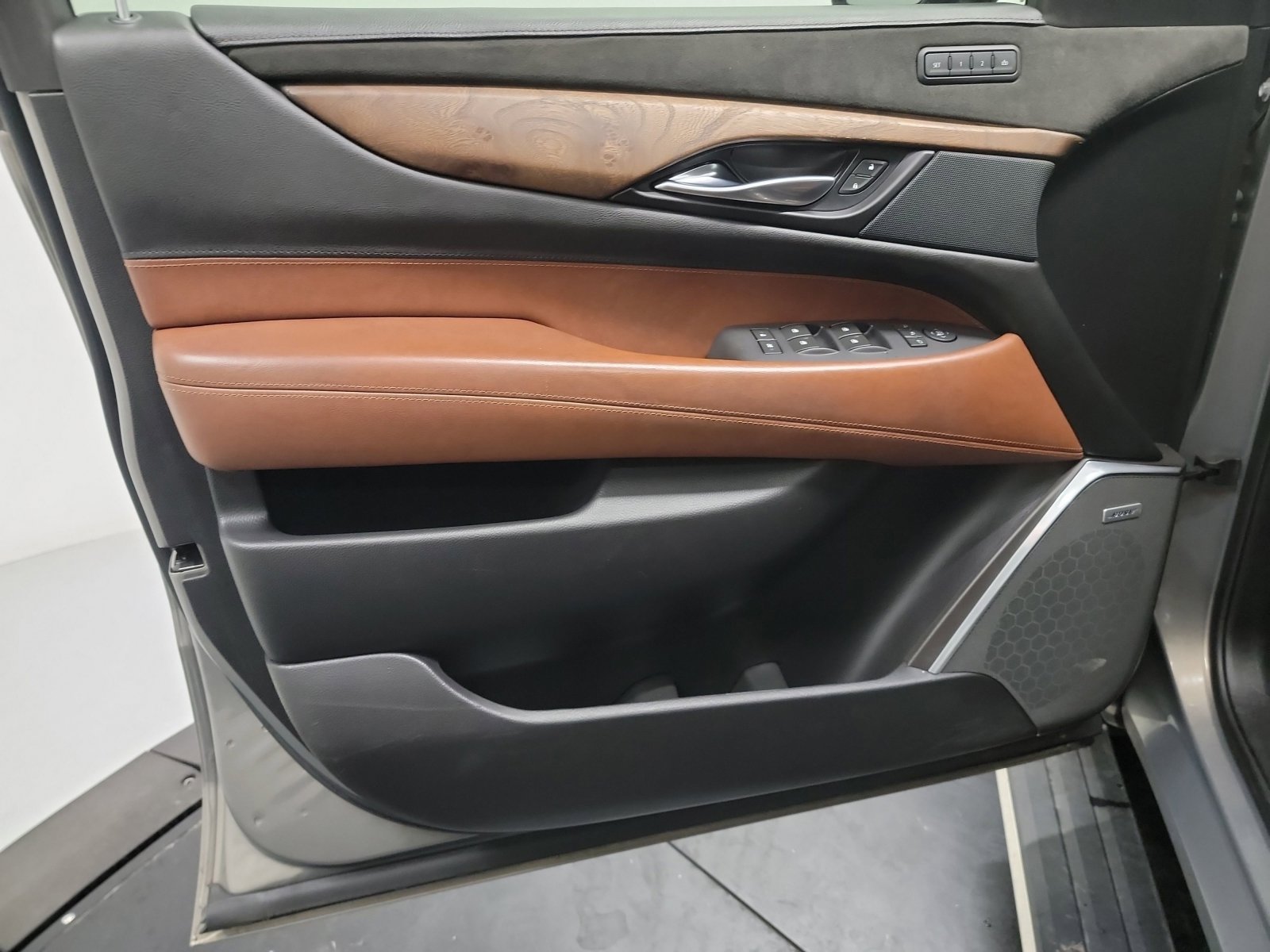 Used 2019 Cadillac Escalade Premium Luxury w/ LPO, Radiant Package image 13