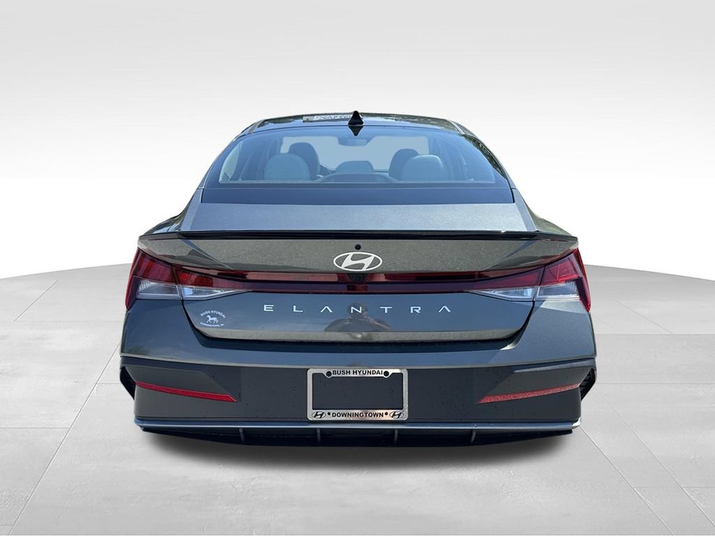 New 2026 Hyundai Elantra SEL Sport FWD image 6