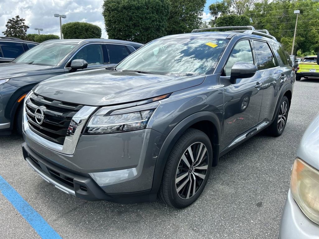 Used 2024 Nissan Pathfinder Platinum image 9