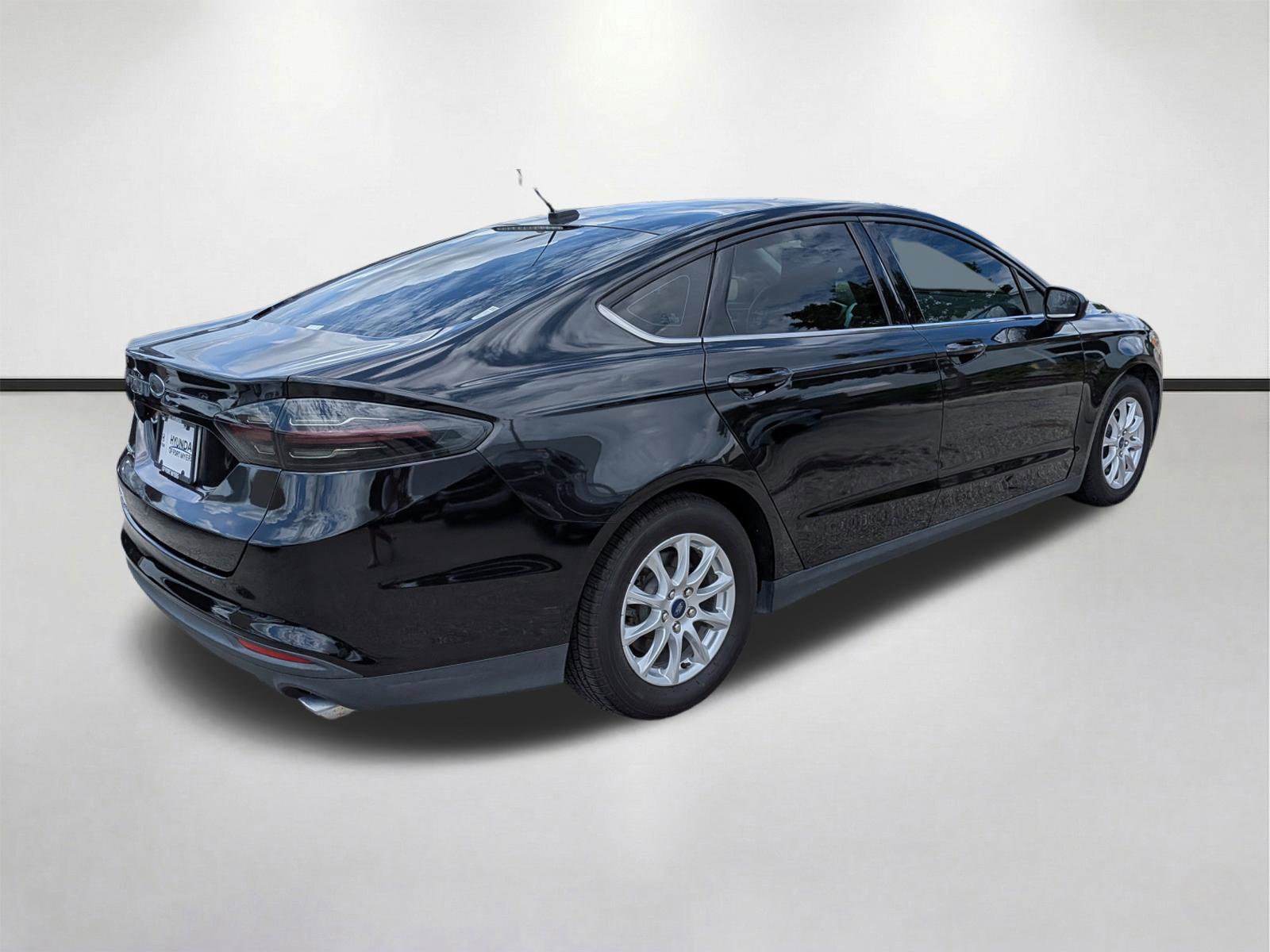 Used 2015 Ford Fusion S FWD image 4