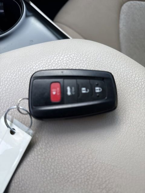 Used 2020 Toyota Camry LE image 40