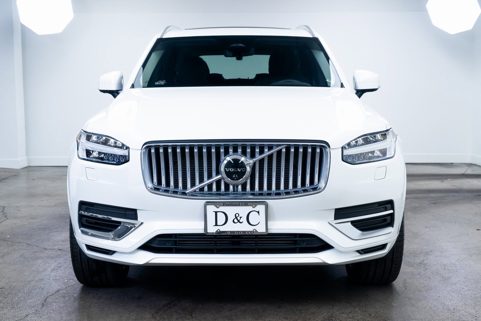 Used 2025 Volvo XC90 T8 Plus image 2