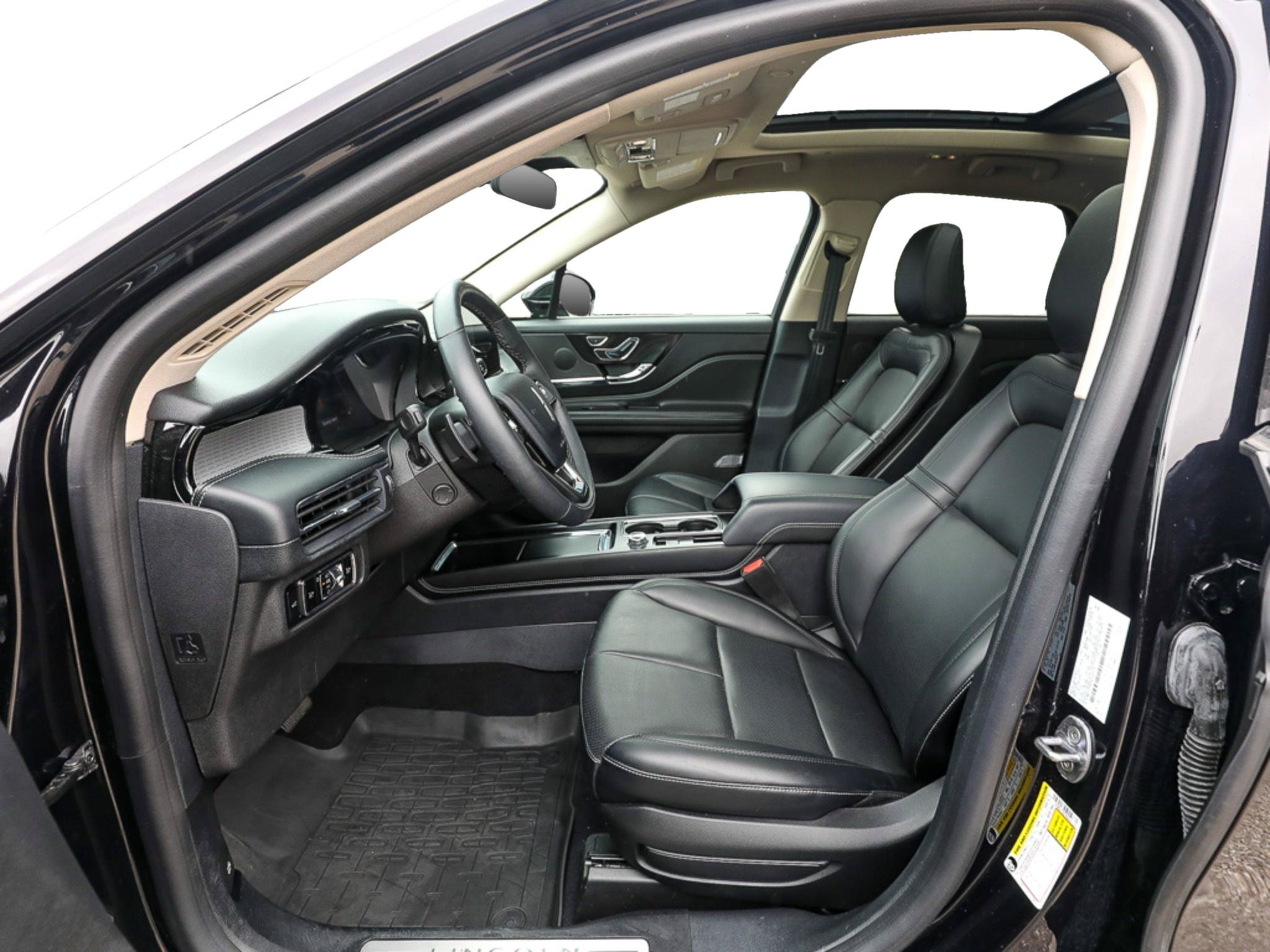 Certified 2024 Lincoln Corsair AWD w/ Equipment Group 101A image 13
