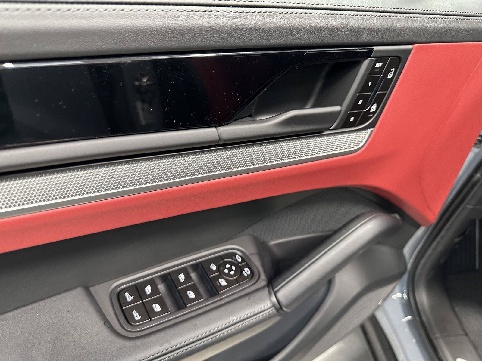 New 2026 Porsche Cayenne Coupe AWD/4WD image 15