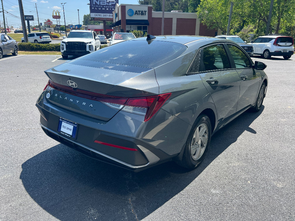 Used 2026 Hyundai Elantra SE image 6