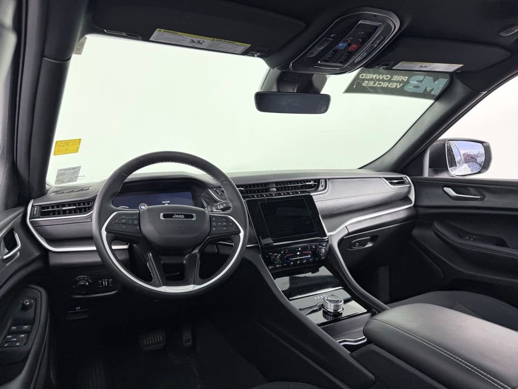 Used 2025 Jeep Grand Cherokee Laredo X w/ Luxury Tech Group I image 19