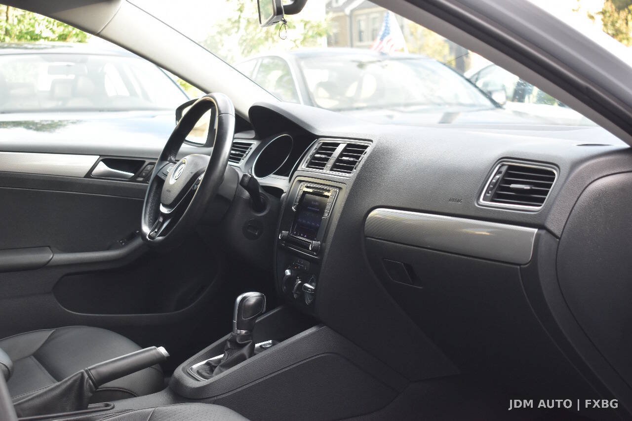 Used 2017 Volkswagen Jetta SE FWD image 16