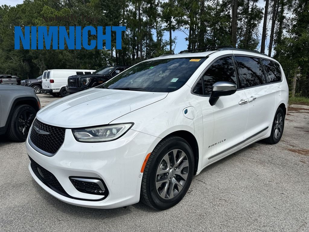 Used 2023 Chrysler Pacifica Pinnacle FWD image 1