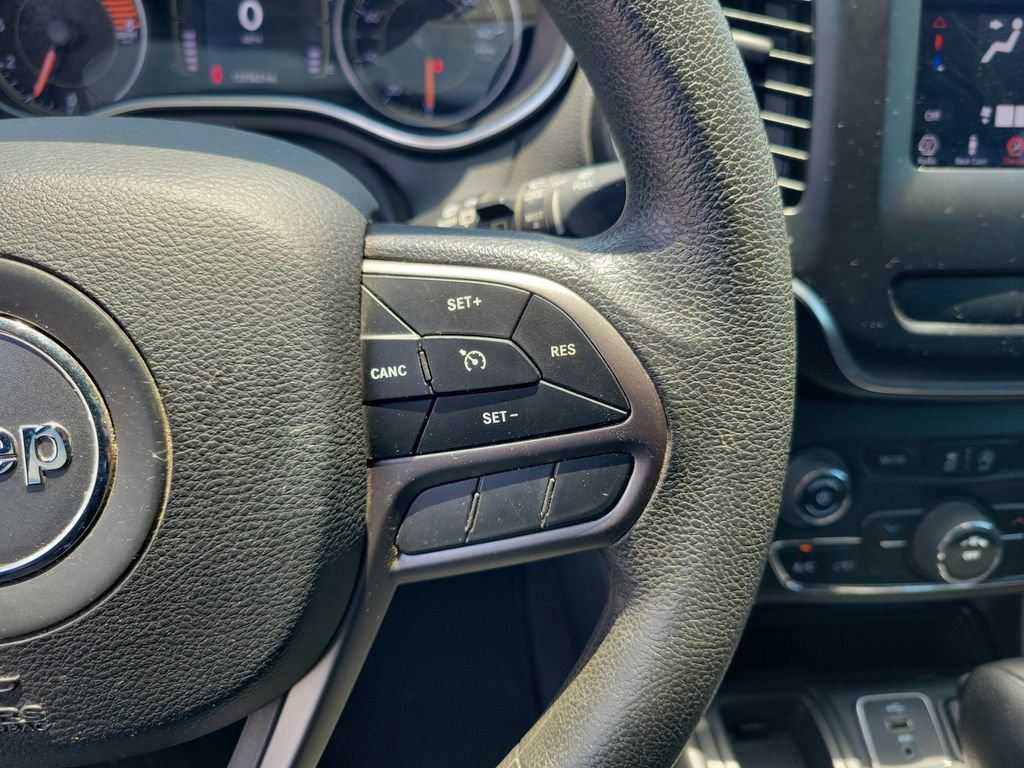 Used 2019 Jeep Cherokee Latitude w/ Popular Appearance Group FWD image 24