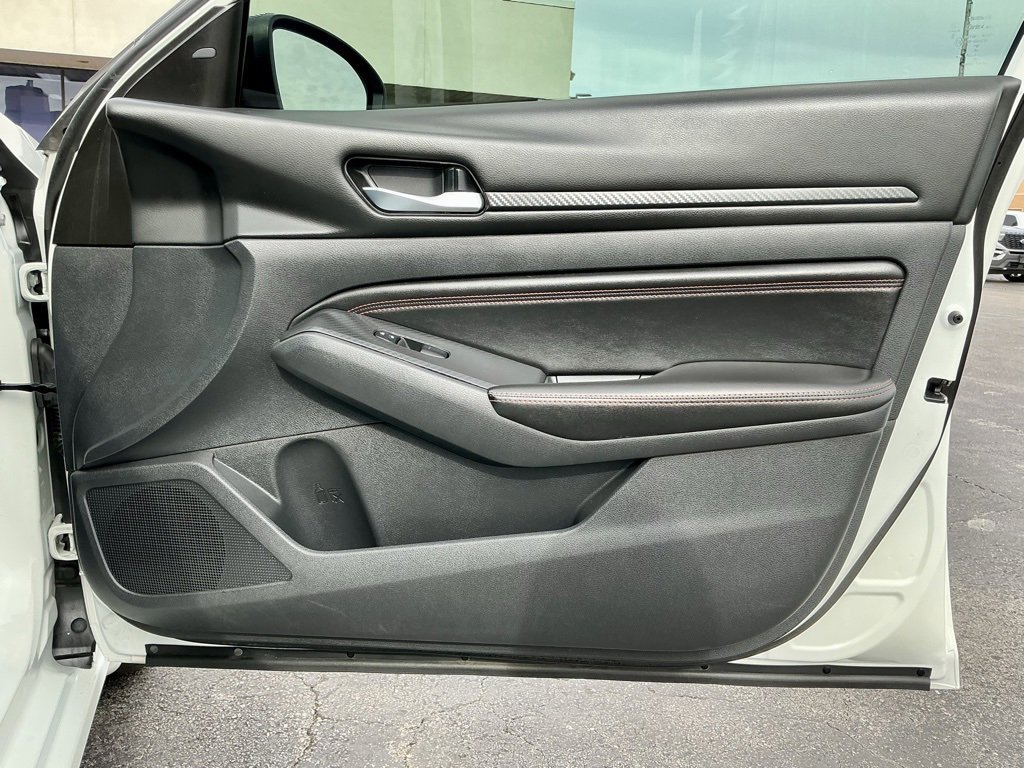 Used 2021 Nissan Altima 2.5 SR w/ SR Premium Package image 22