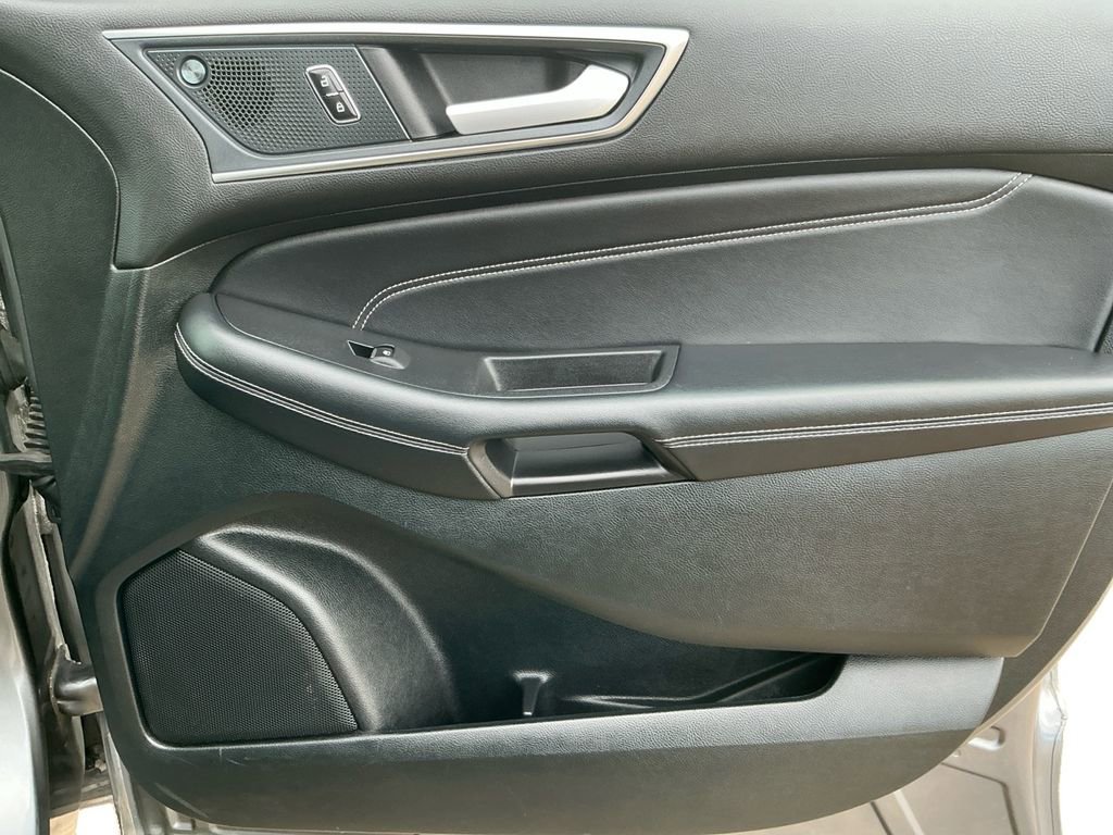 Used 2024 Ford Edge Titanium image 18