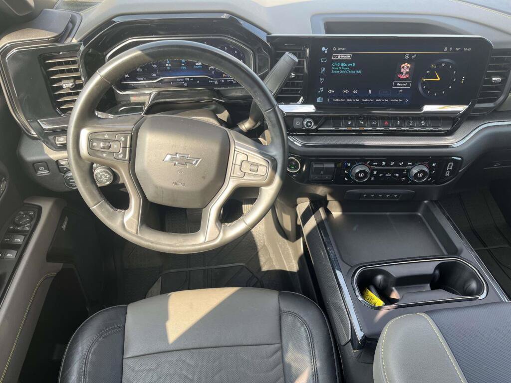 Used 2024 Chevrolet Silverado 2500 ZR2 w/ Technology Package AWD/4WD image 2