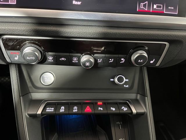 Used 2020 Audi Q3 2.0T Prestige w/ Prestige Package image 19