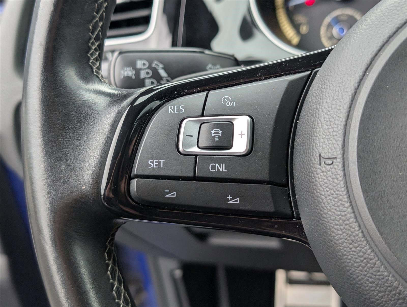 Used 2016 Volkswagen Golf R 4-Door image 21