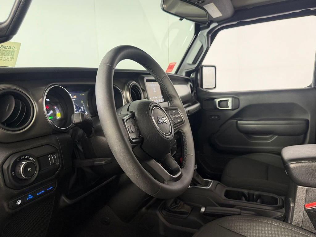 Used 2023 Jeep Wrangler Unlimited AWD/4WD image 15