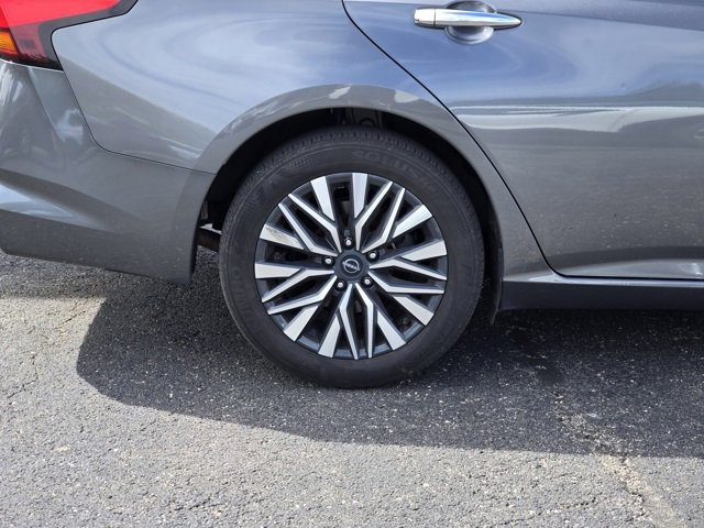 Used 2024 Nissan Altima 2.5 SV image 10