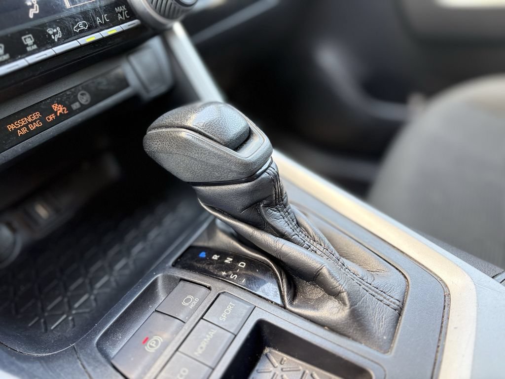 Used 2020 Toyota RAV4 LE FWD image 19