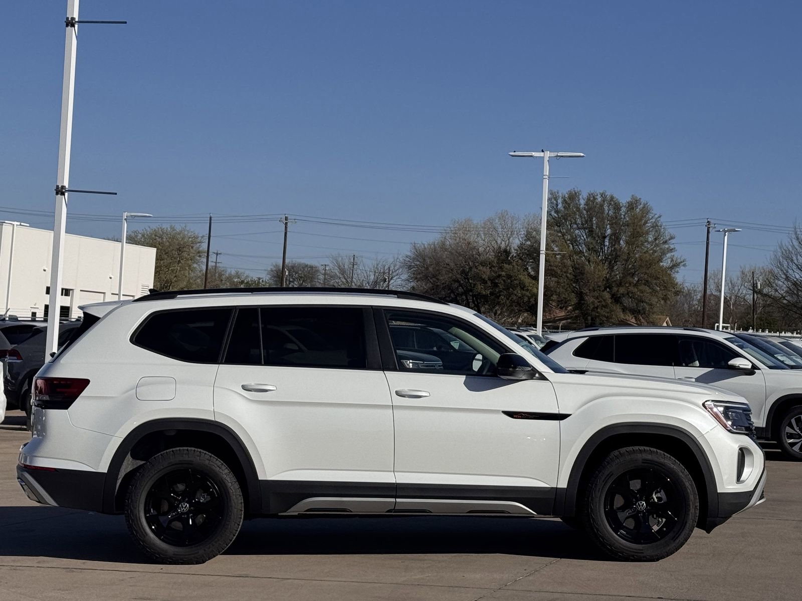 New 2026 Volkswagen Atlas Peak Edition image 3