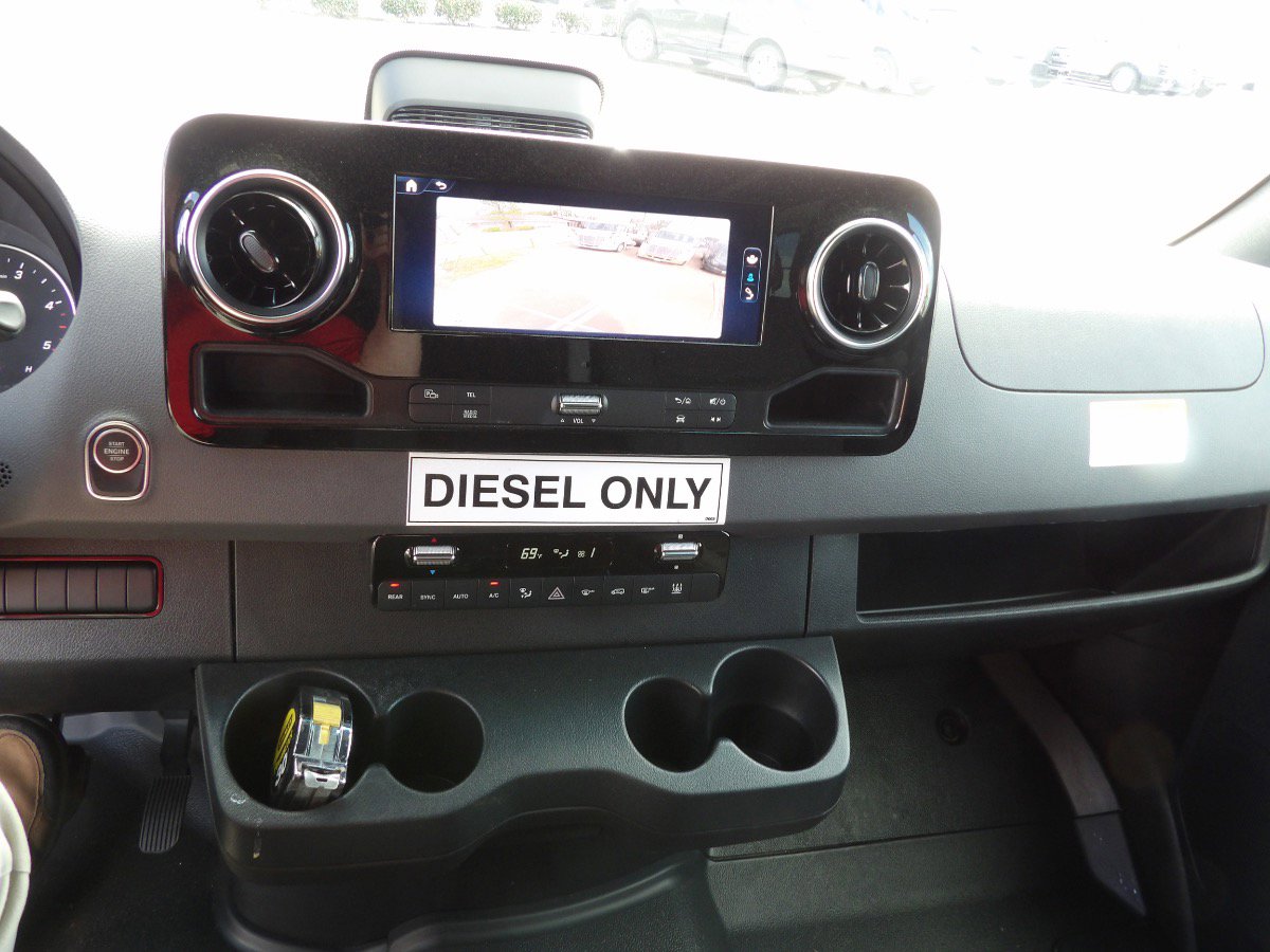 Used 2025 Mercedes-Benz Sprinter 2500 image 14