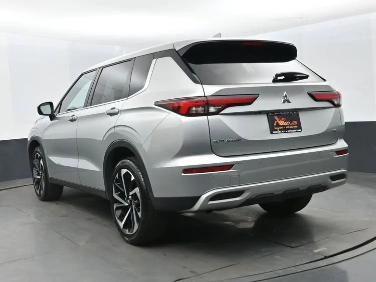 Used 2024 Mitsubishi Outlander FWD image 9