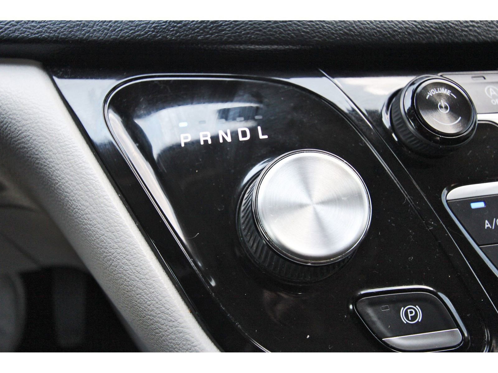 Used 2018 Chrysler Pacifica Touring Plus image 28