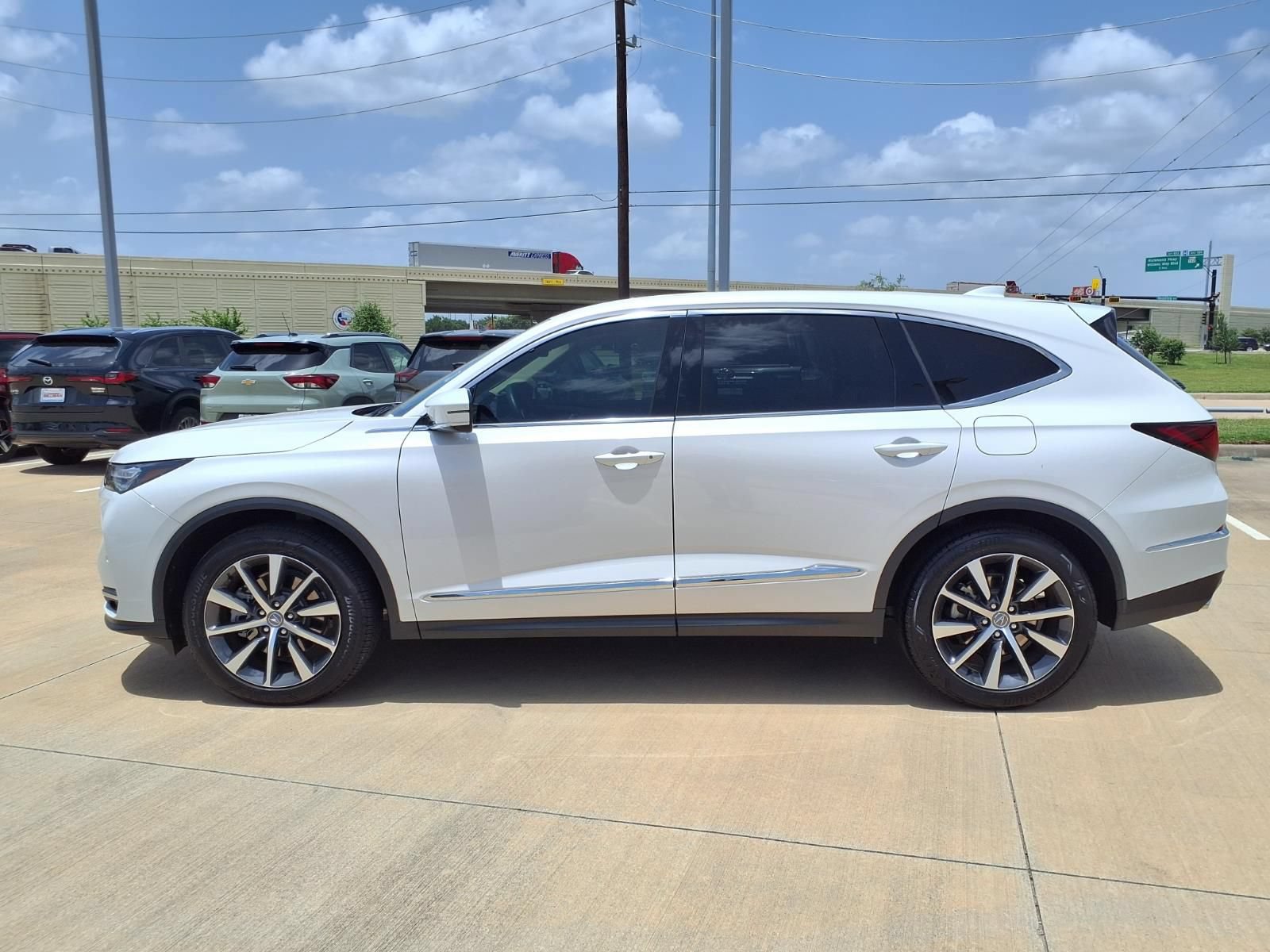 Used 2025 Acura MDX FWD w/ Technology Package image 3