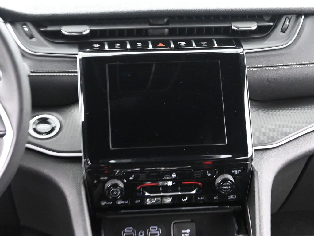 Used 2024 Jeep Grand Cherokee L Laredo AWD/4WD image 27
