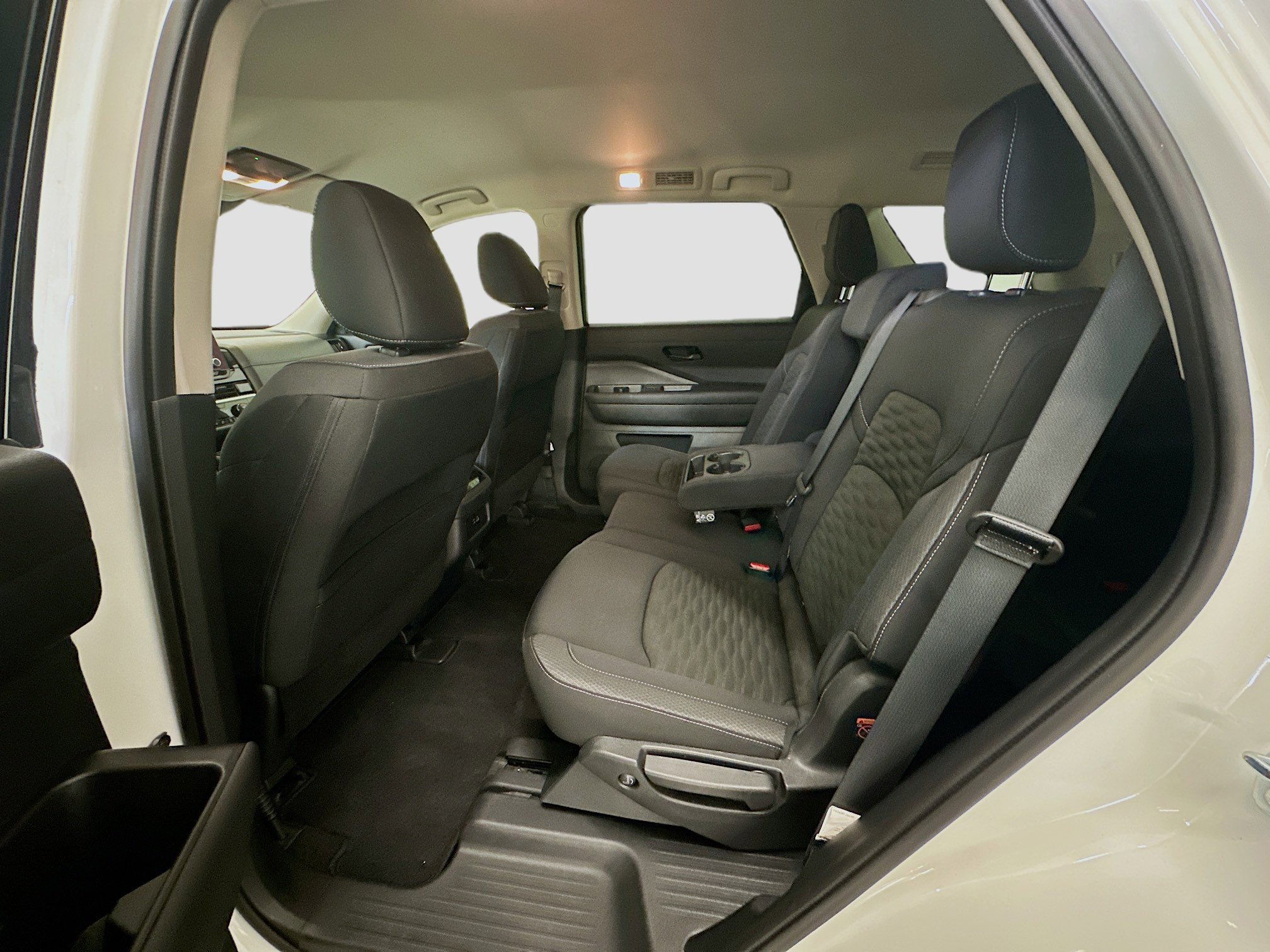 Used 2025 Nissan Pathfinder SV image 28