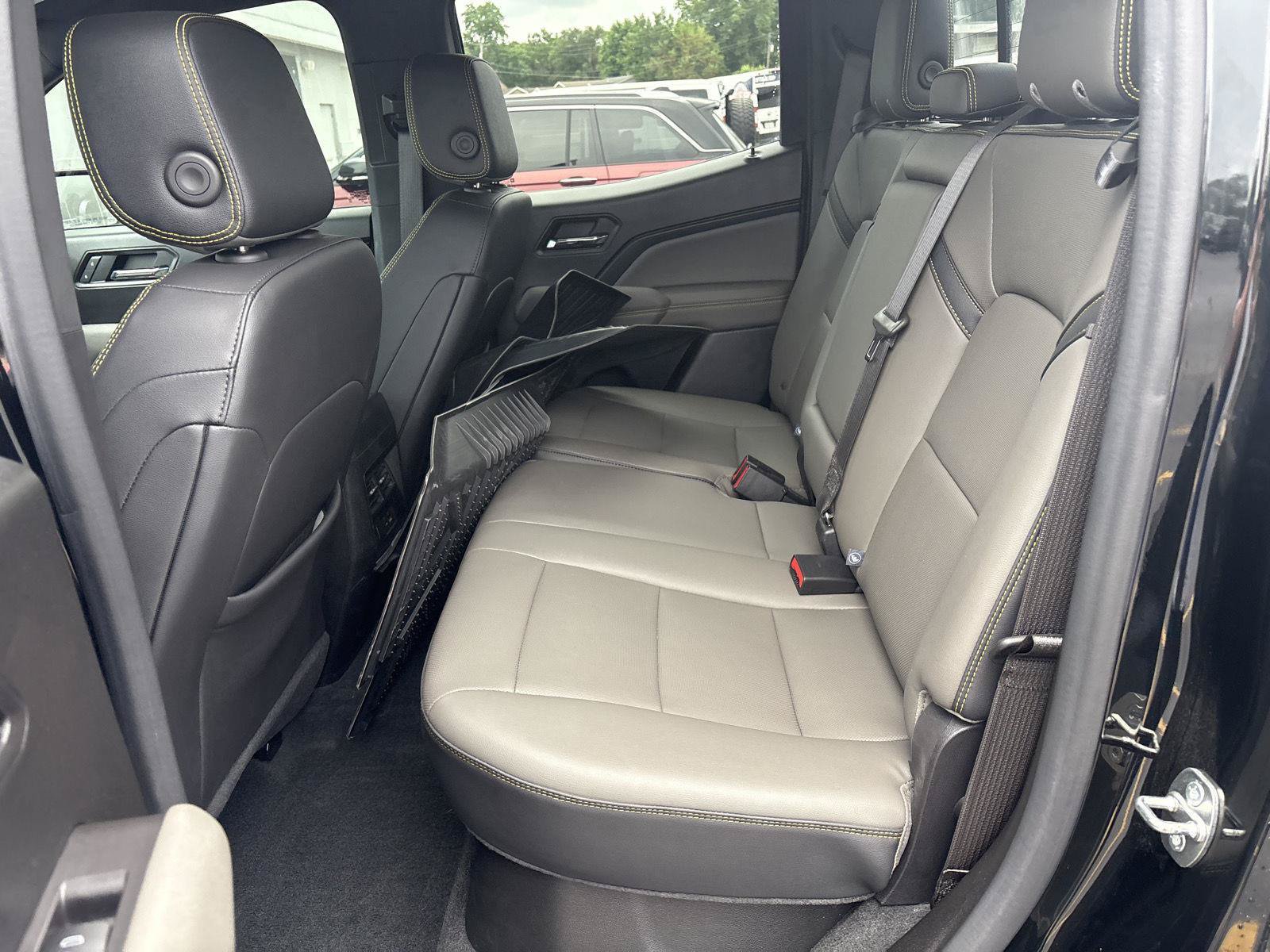 Used 2023 Chevrolet Colorado ZR2 w/ ZR2 Convenience Package III AWD/4WD image 10