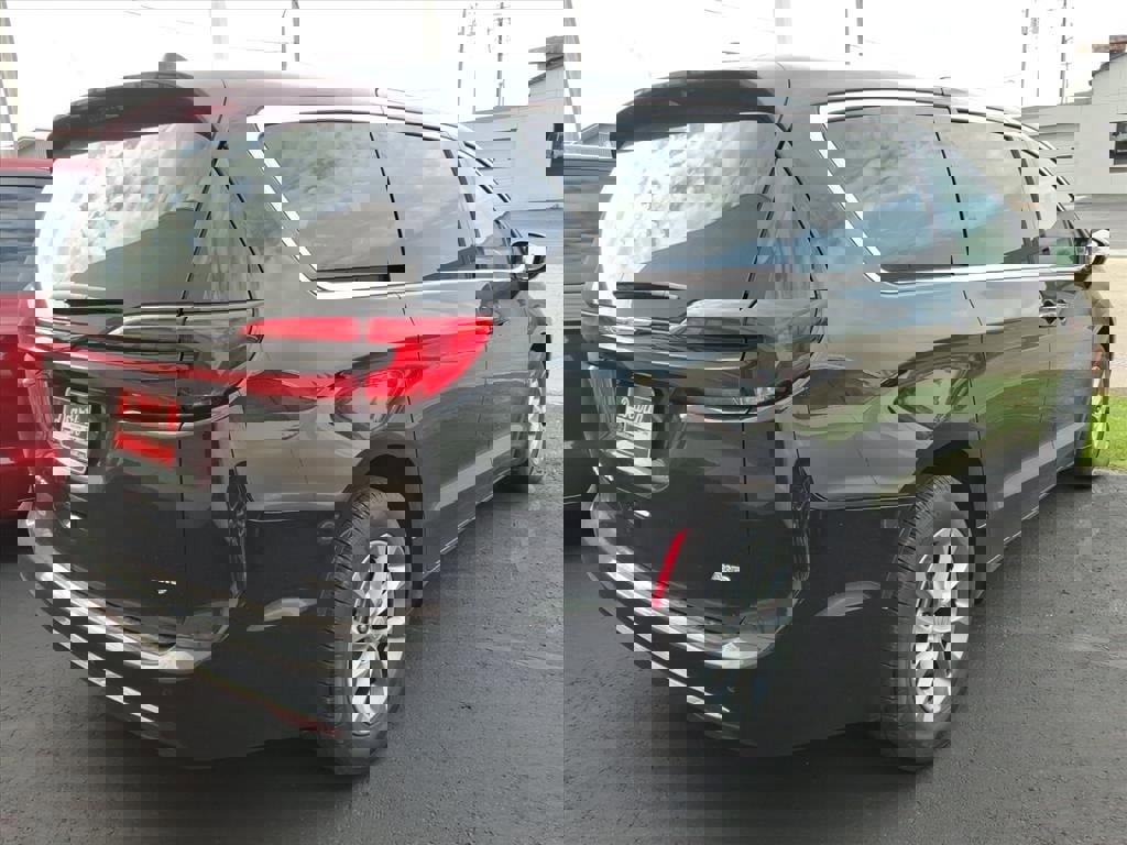 New 2026 Chrysler Pacifica Select image 3