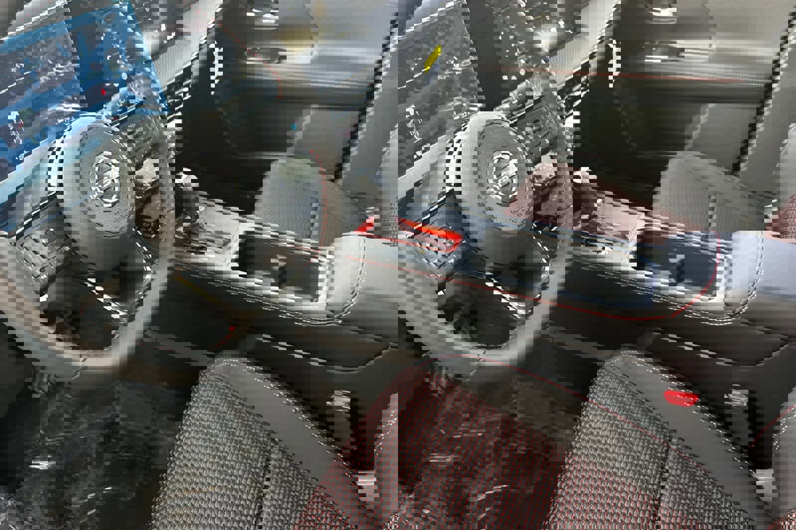 New 2026 Nissan Kicks SR w/ Cold Weather Package image 12