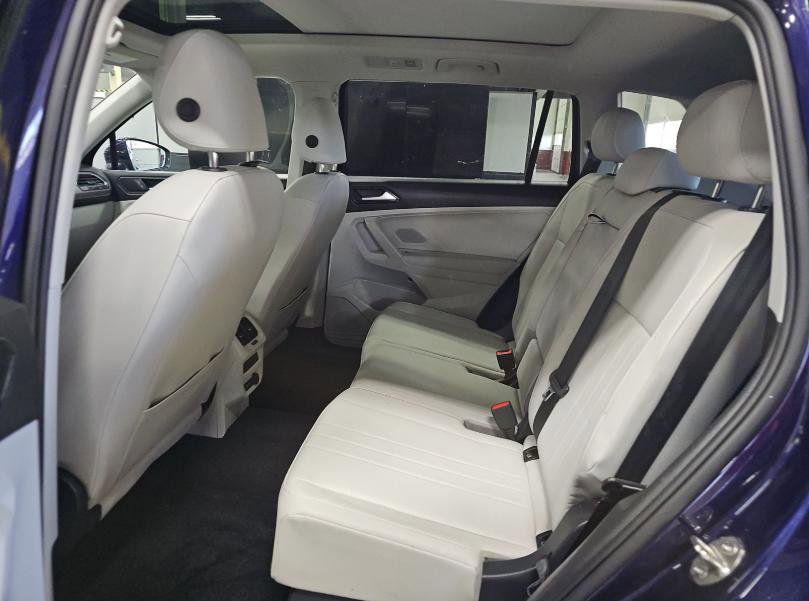 Used 2023 Volkswagen Tiguan SE w/ Panoramic Sunroof Package image 17