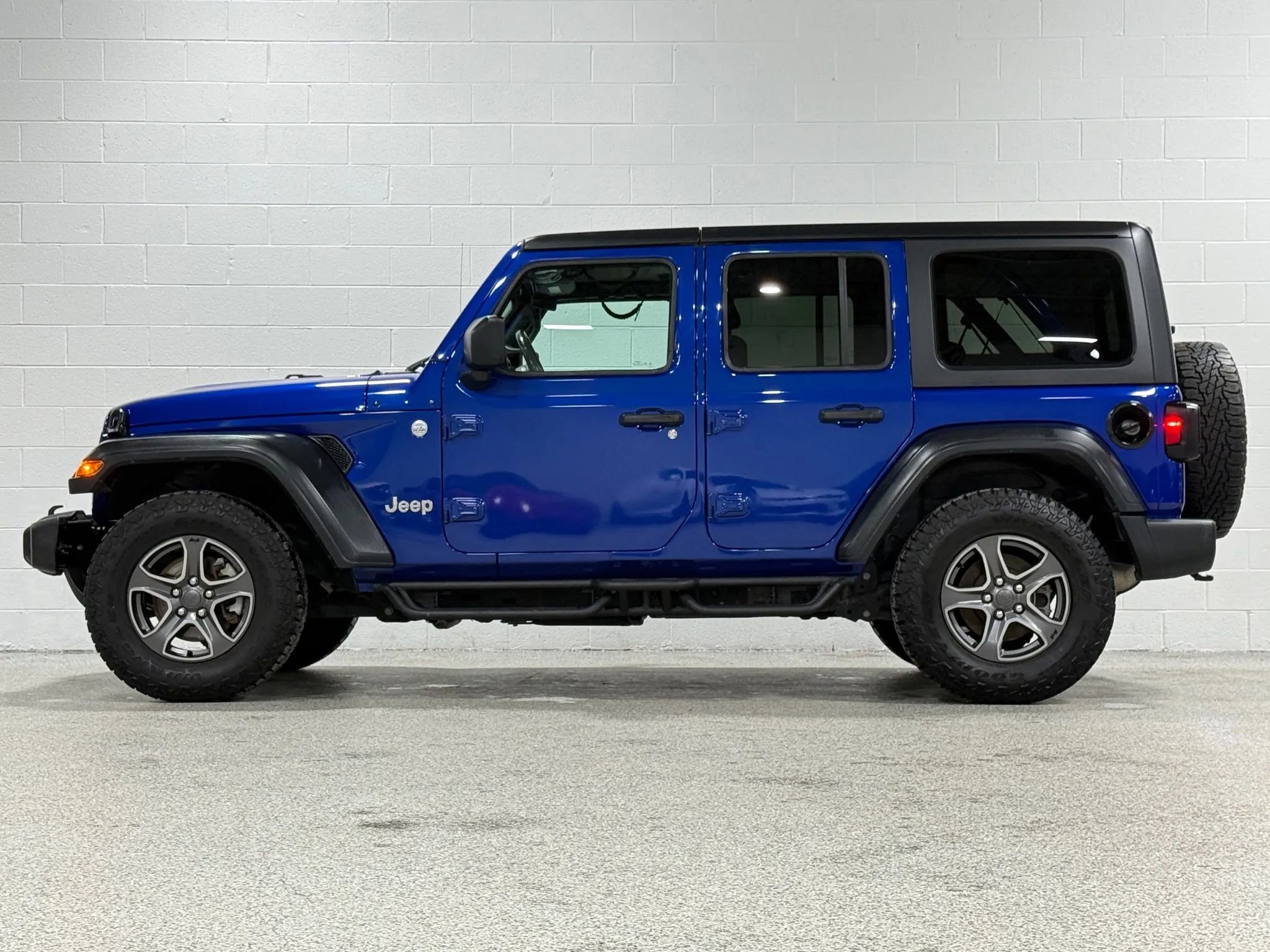Used 2018 Jeep Wrangler Unlimited Sport S image 9