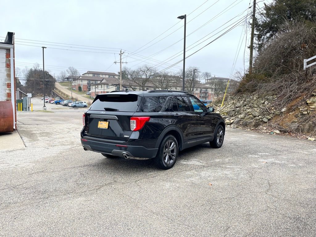 Used 2023 Ford Explorer XLT w/ Equipment Group 202A image 6