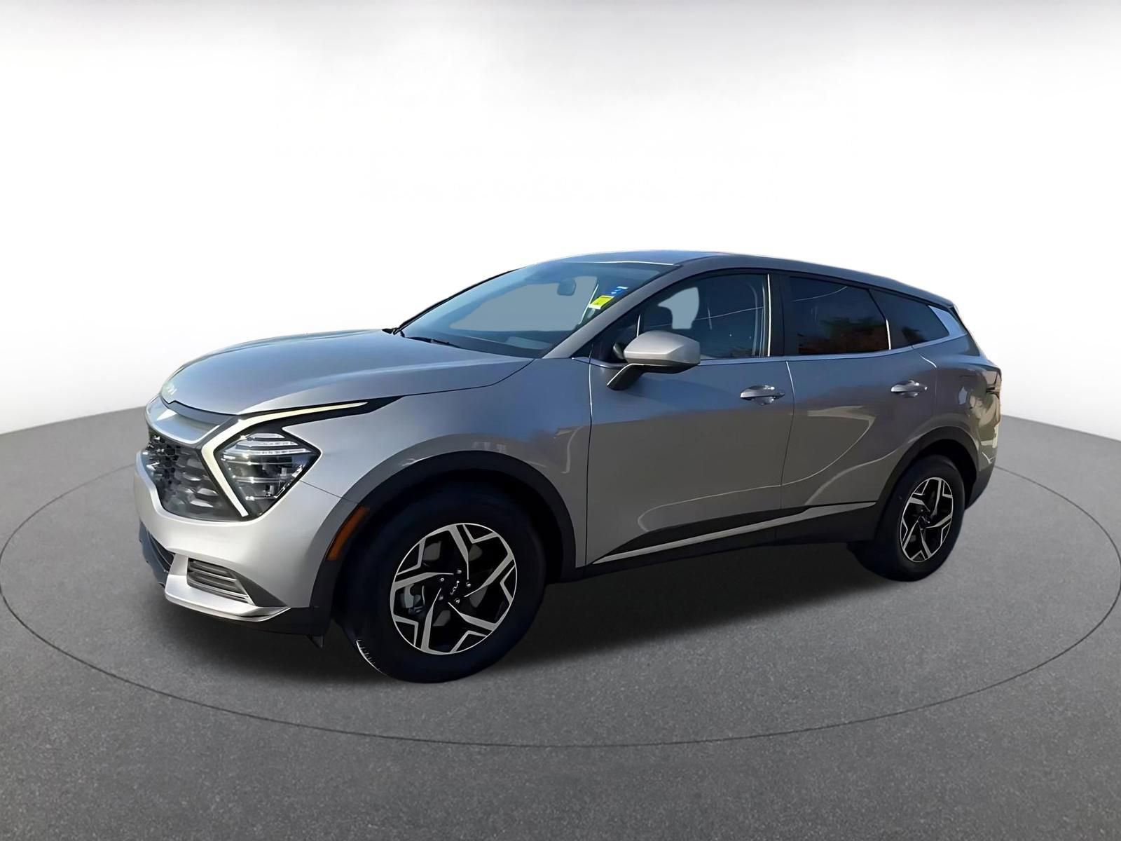 Used 2025 Kia Sportage LX image 8